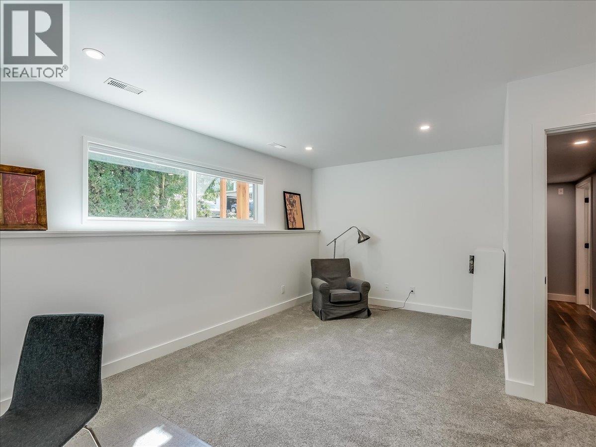 324 Richards Street W, Nelson