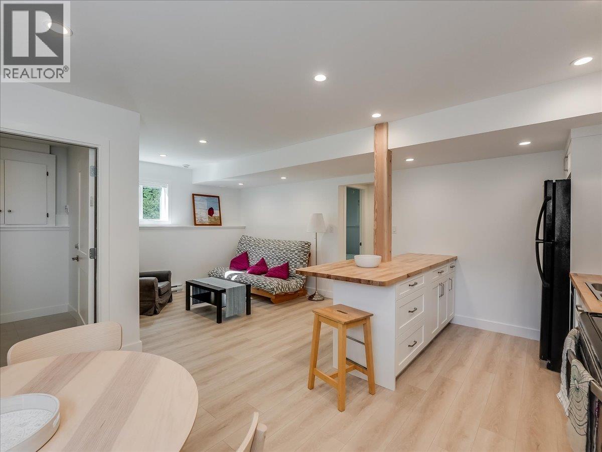 324 Richards Street W, Nelson