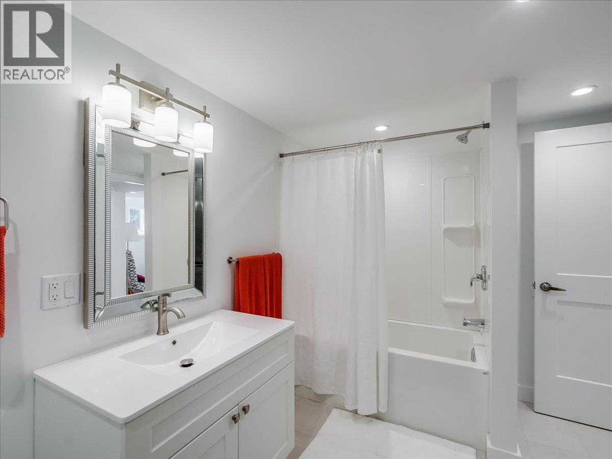 324 Richards Street W, Nelson