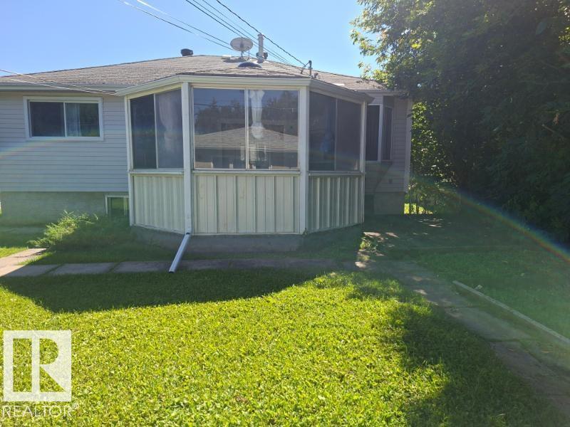 9504 63 AV NW - 3