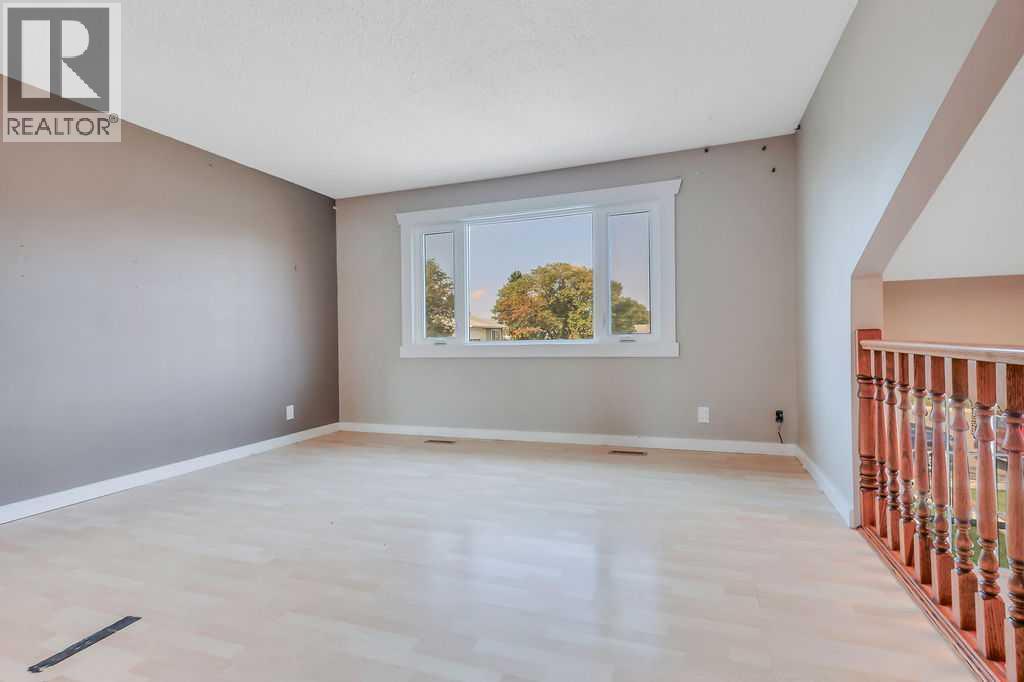 Listing photo – 8 Whiteside Crescent, Red Deer