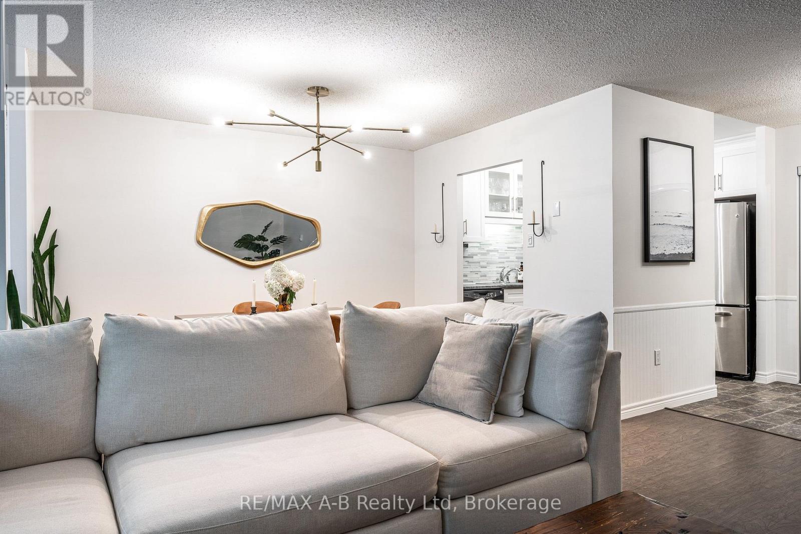 #104 97 HURON STREET - Image 17