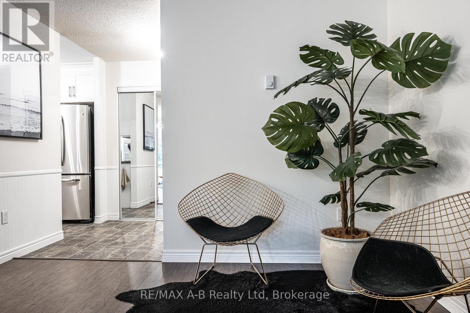 #104 97 HURON STREET - Image 18