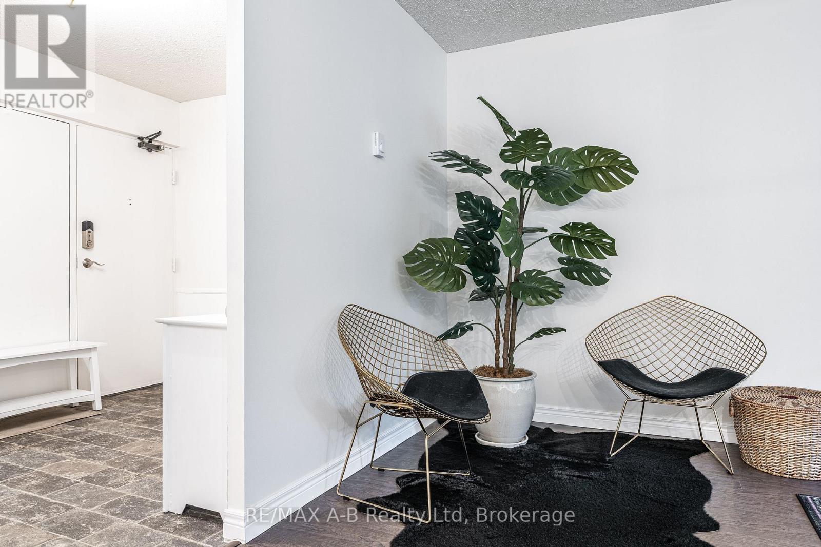 #104 97 HURON STREET - 19