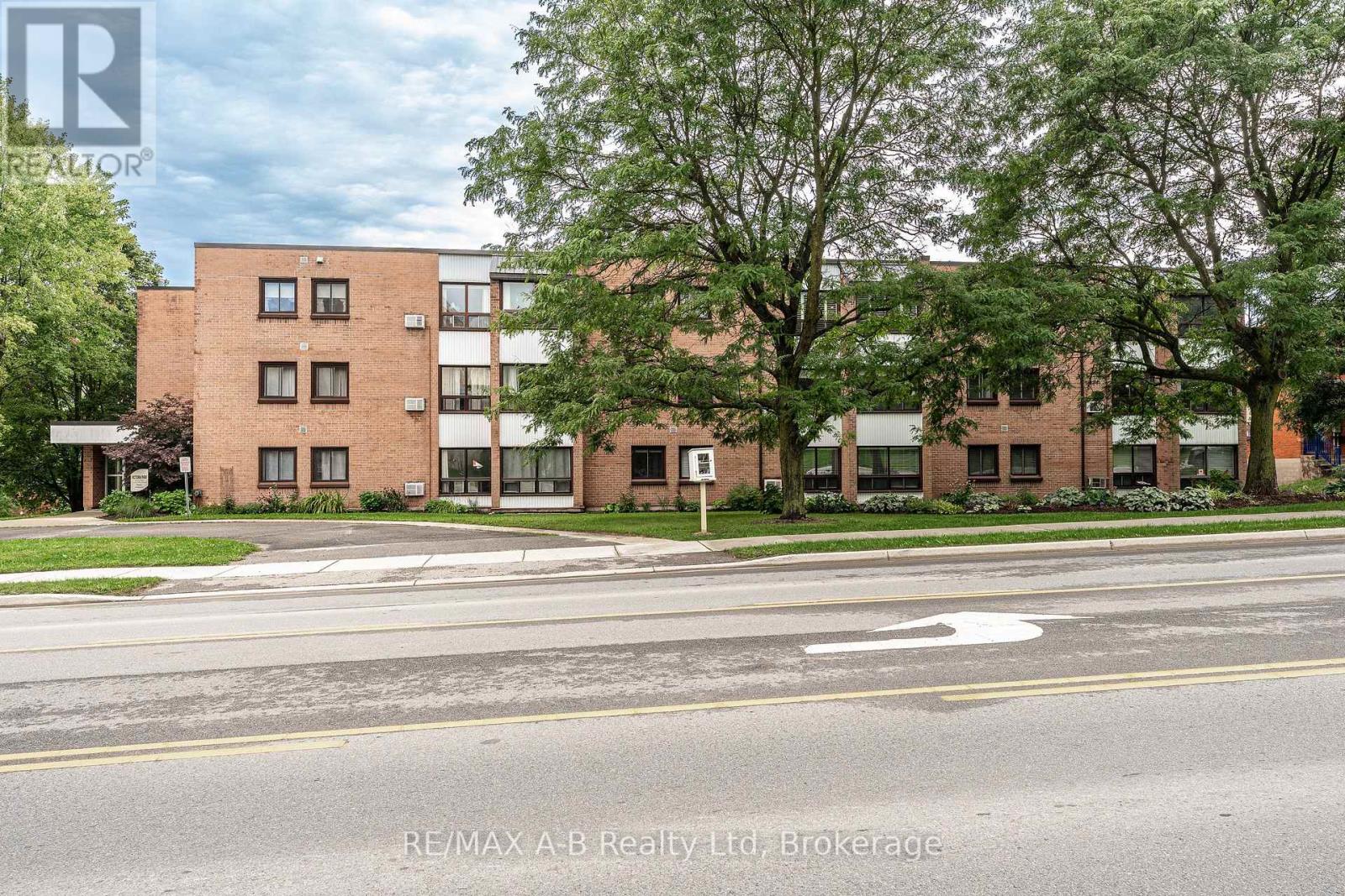 #104 97 HURON STREET - 3