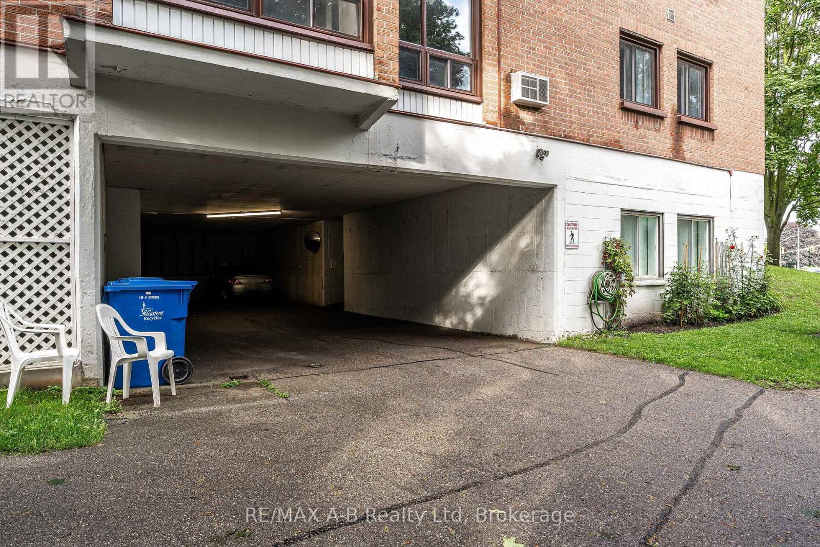 #104 97 HURON STREET - 35