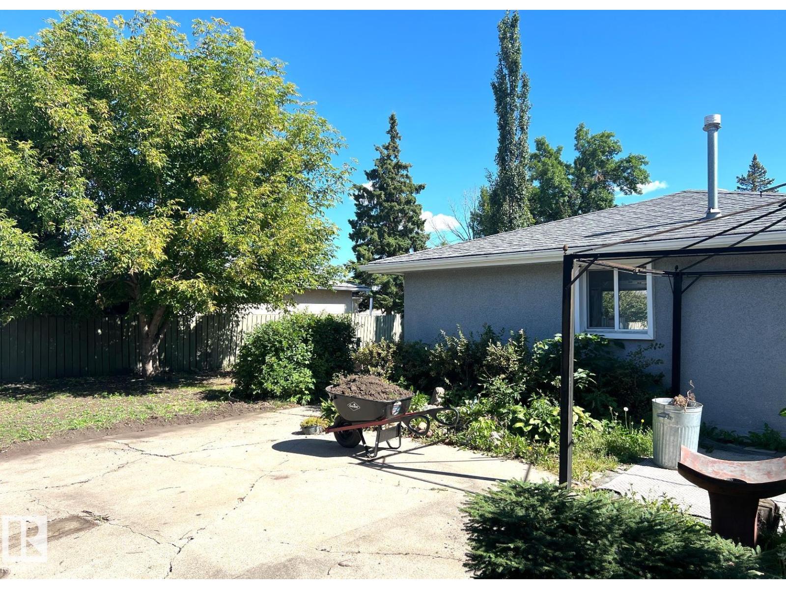 15003 81 St NW photo 3 — MLS® E4506354