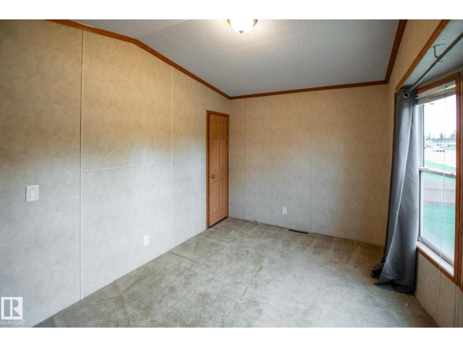 4805 50 ST - Image 5