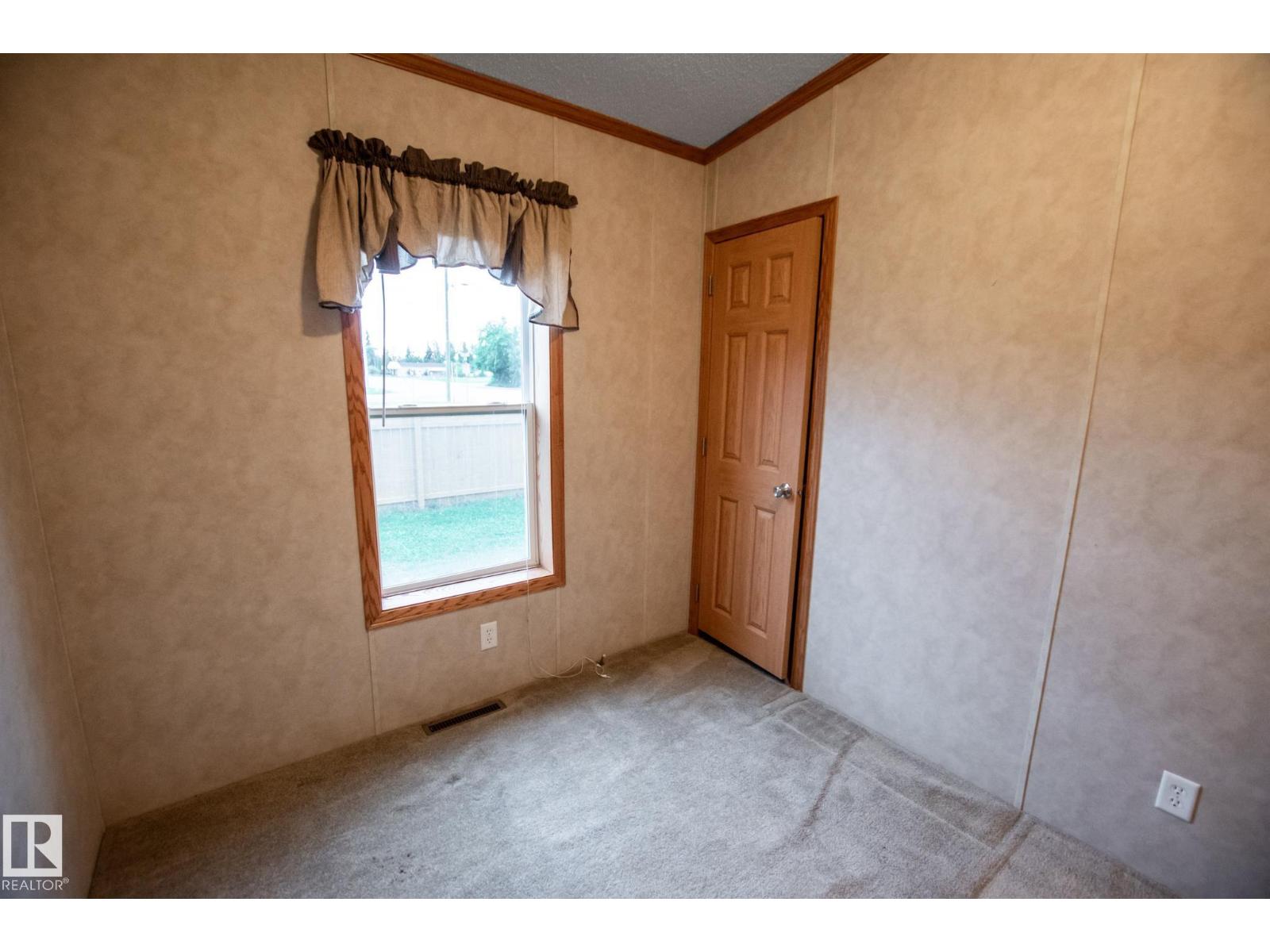 4805 50 ST - Image 8