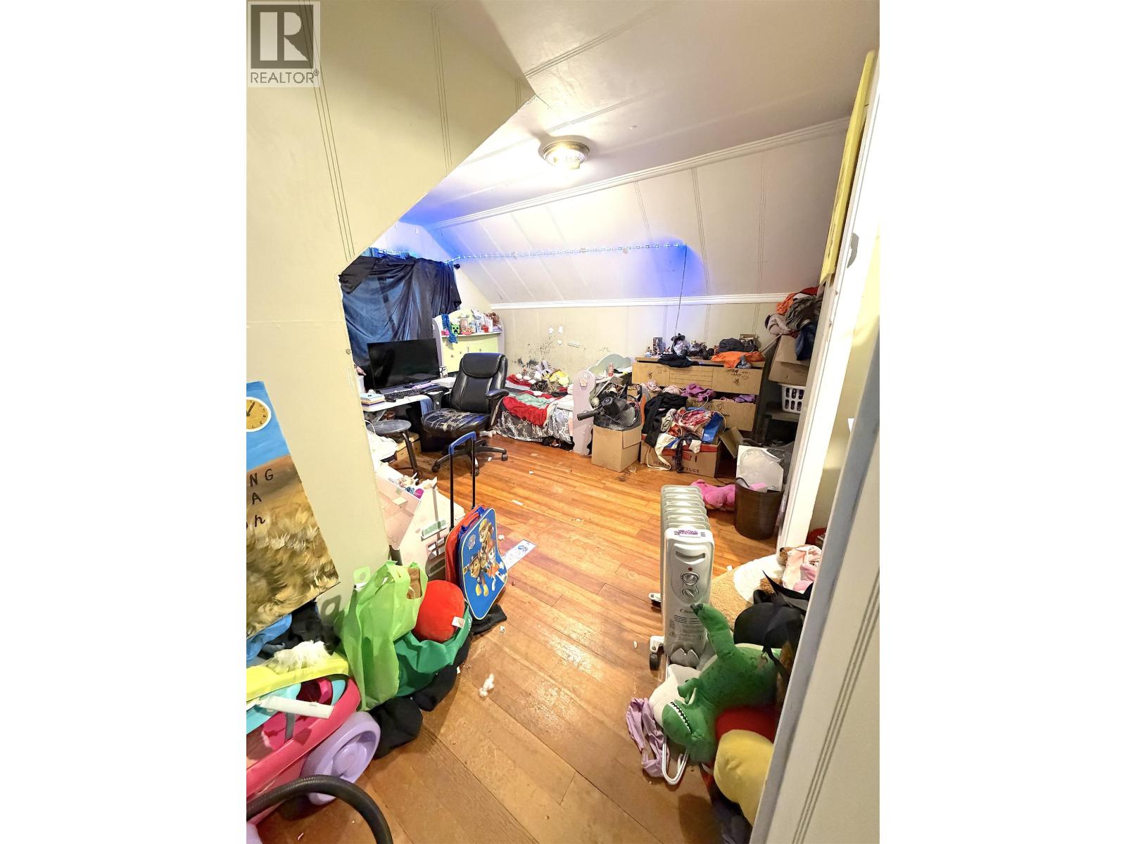 1021 E 6TH AVENUE - 14