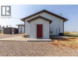 Living room - 204004 Twp Rd 6-4, Raymond, AB T0K2S0 Photo 6