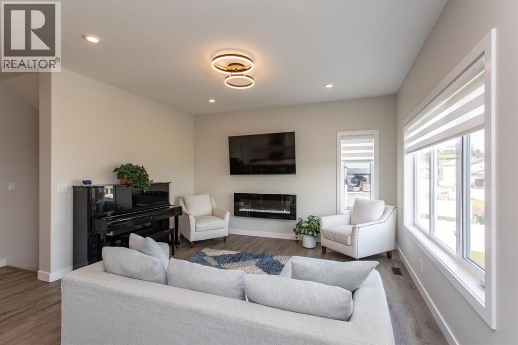 Listing photo – 18 Thorne Place, Red Deer