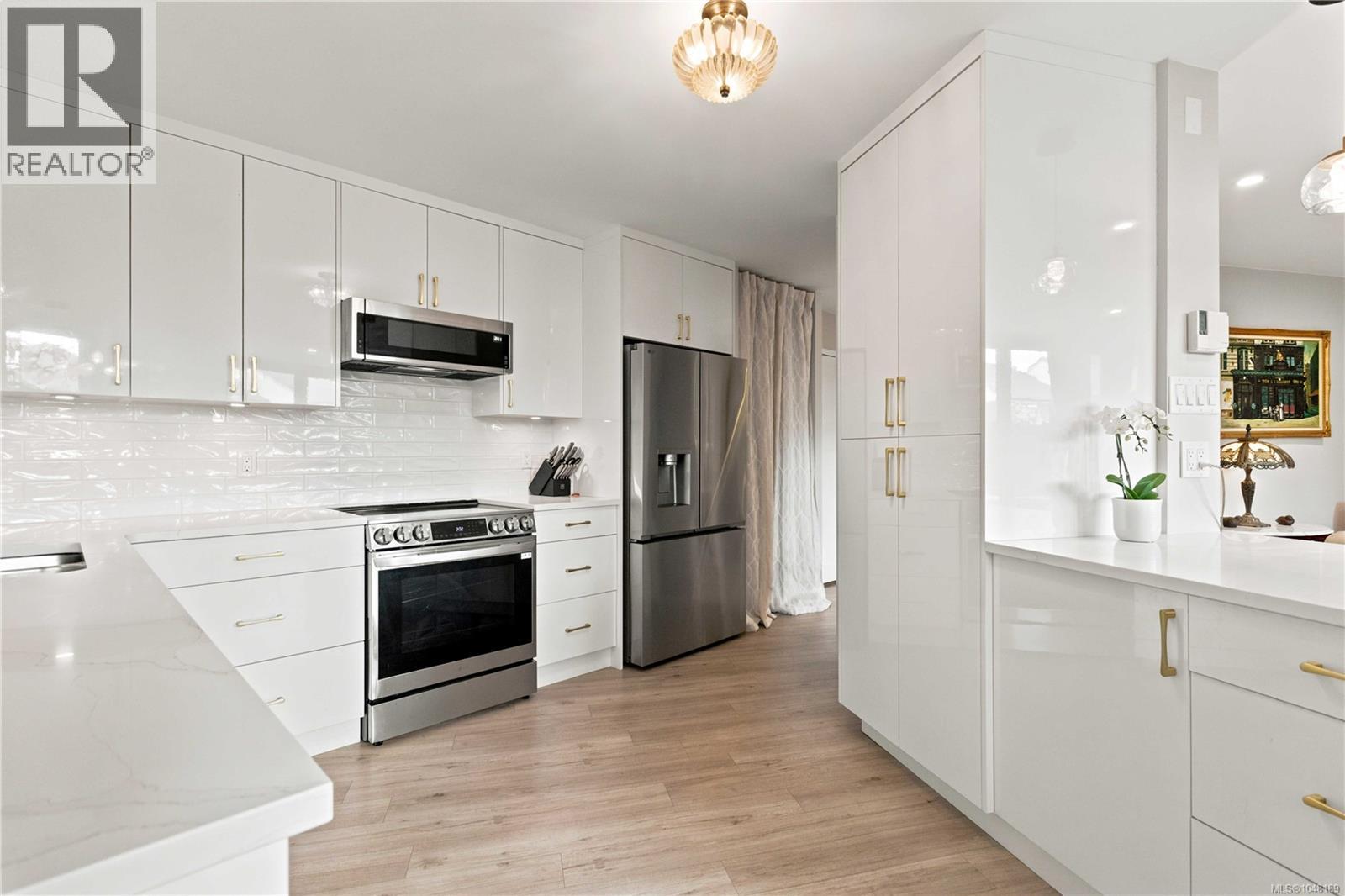 #107 225 Belleville St - 49