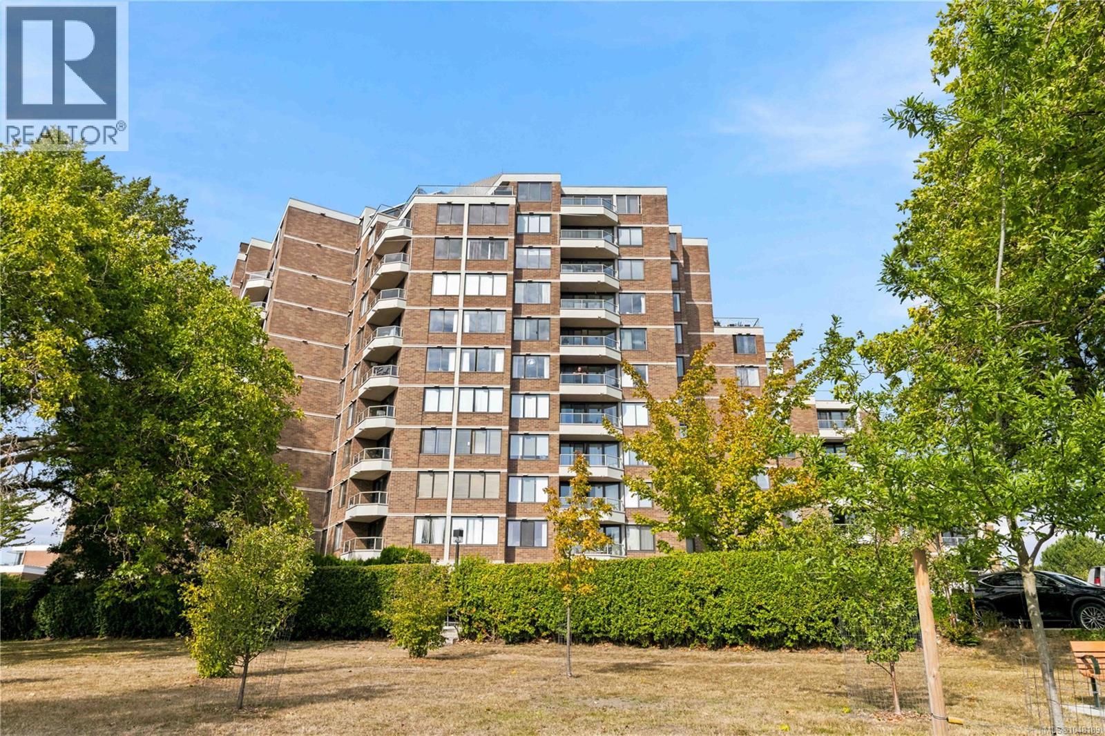 #107 225 Belleville St - 63