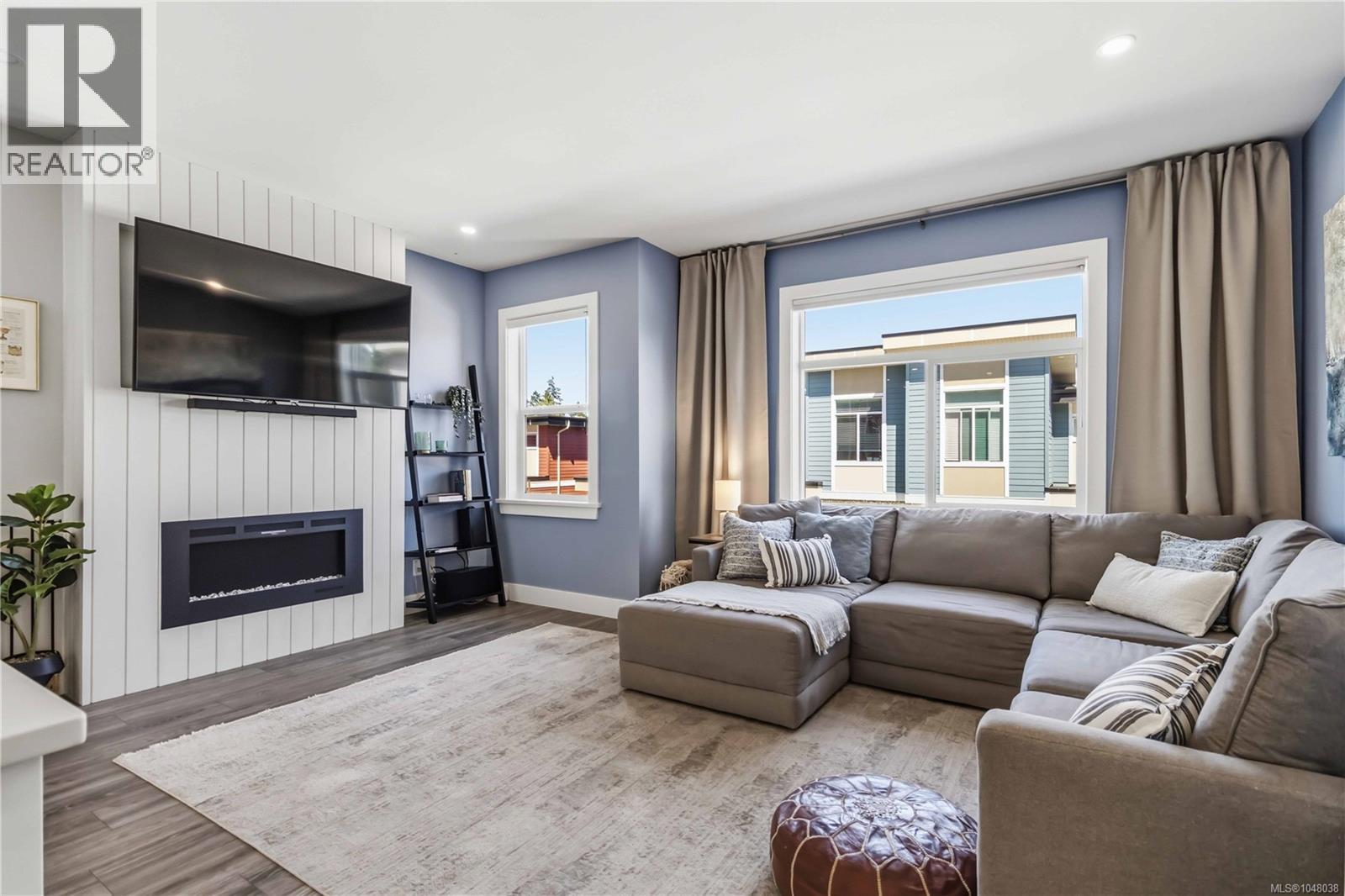 615 Selwyn Close - 2