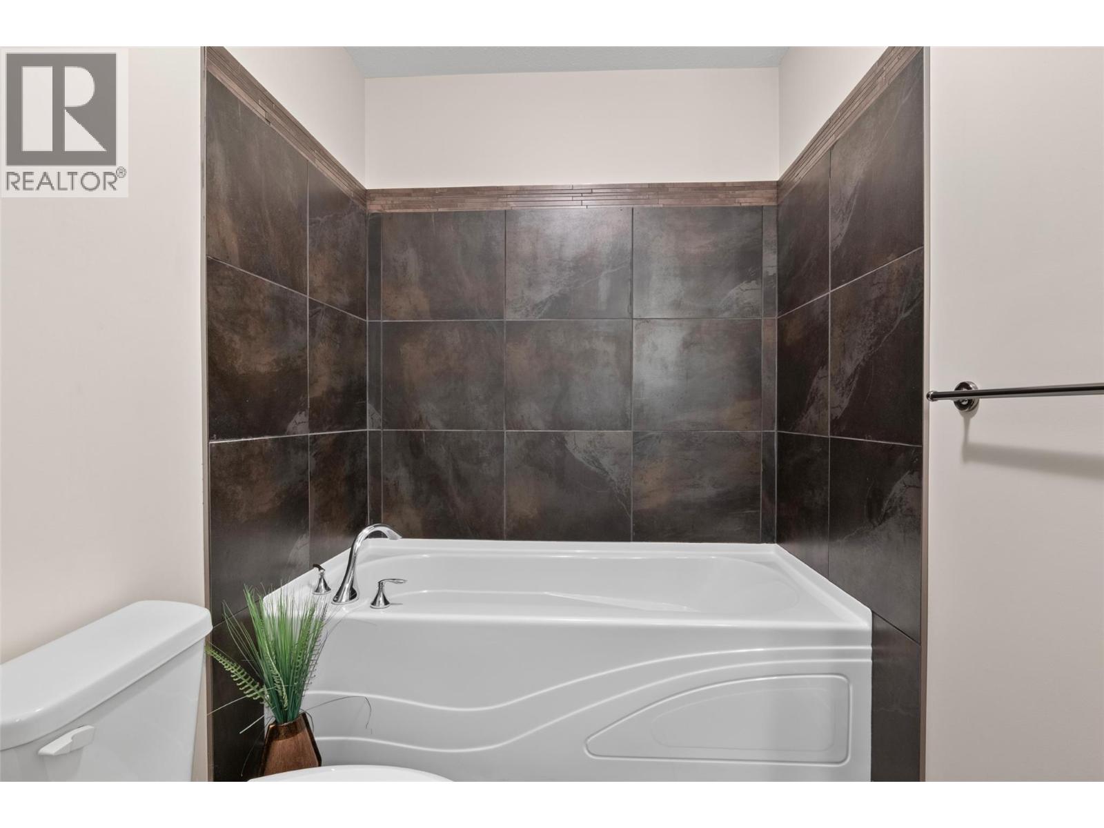 #27 460 AZURE Place - Image 22