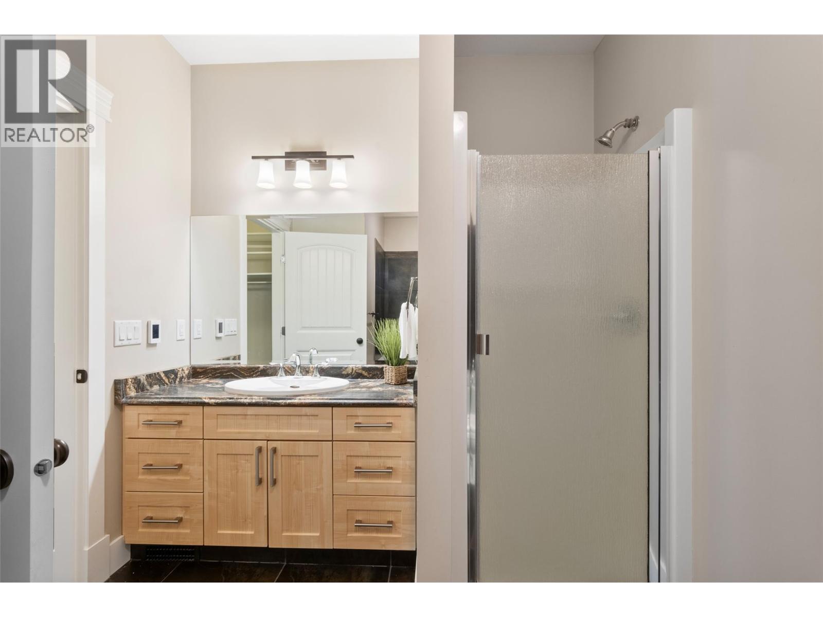 #27 460 AZURE Place - 20