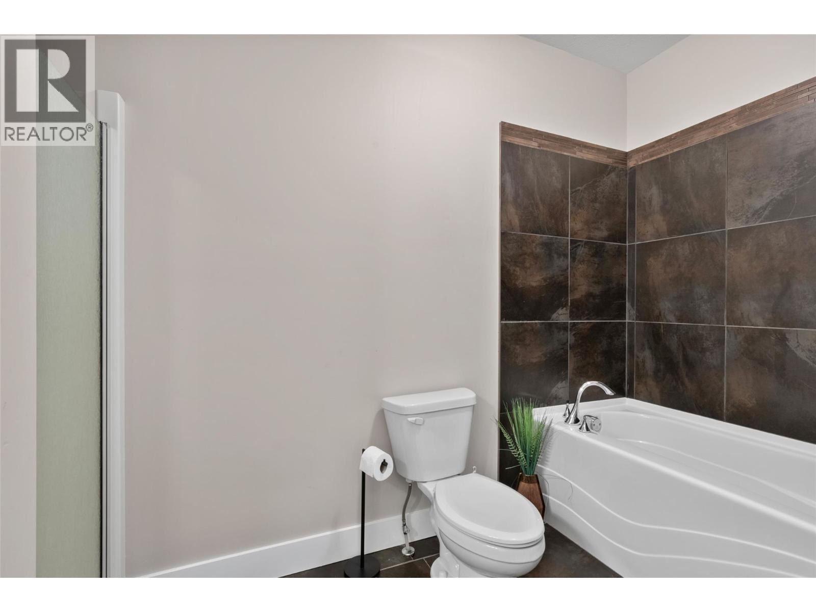 #27 460 AZURE Place - Image 21