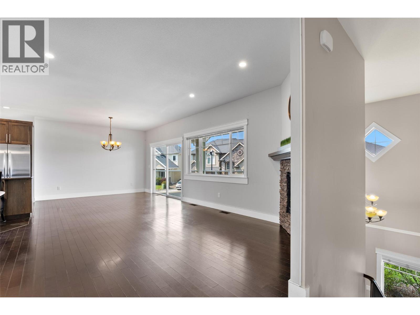 #27 460 AZURE Place - Image 15
