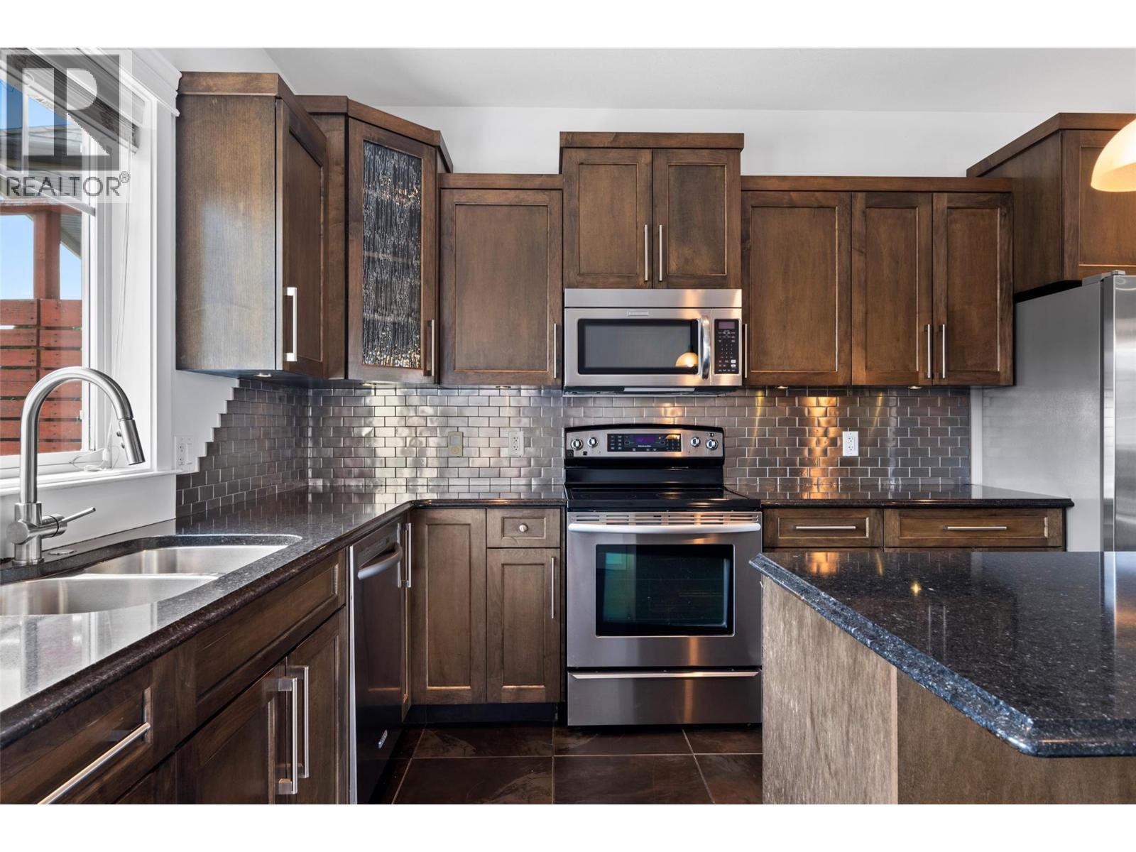 #27 460 AZURE Place - 10