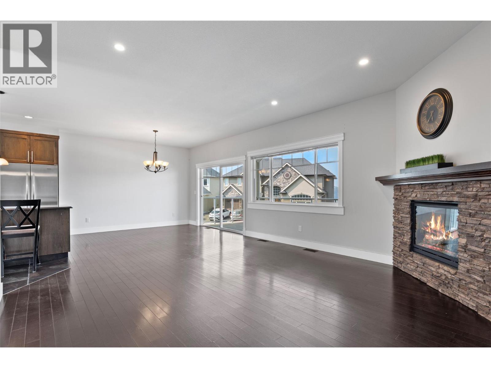 #27 460 AZURE Place - Image 5