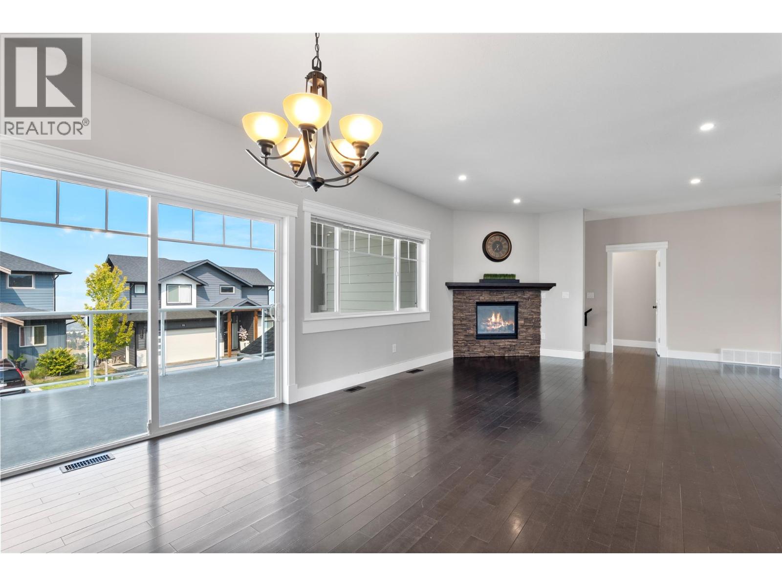 #27 460 AZURE Place - 12