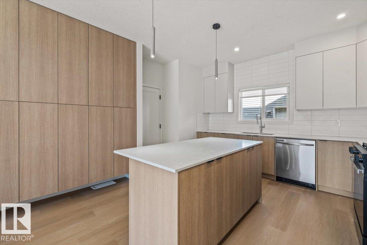 15020 90 Av NW photo 4 — MLS® E4506359
