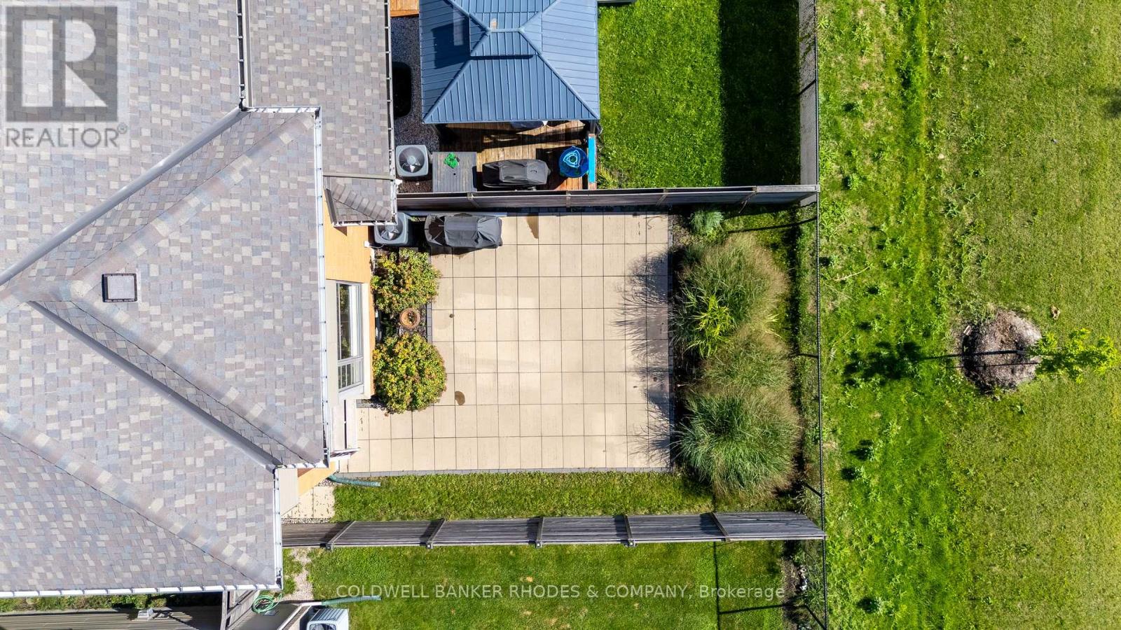 806 CARNELIAN CRESCENT - 38