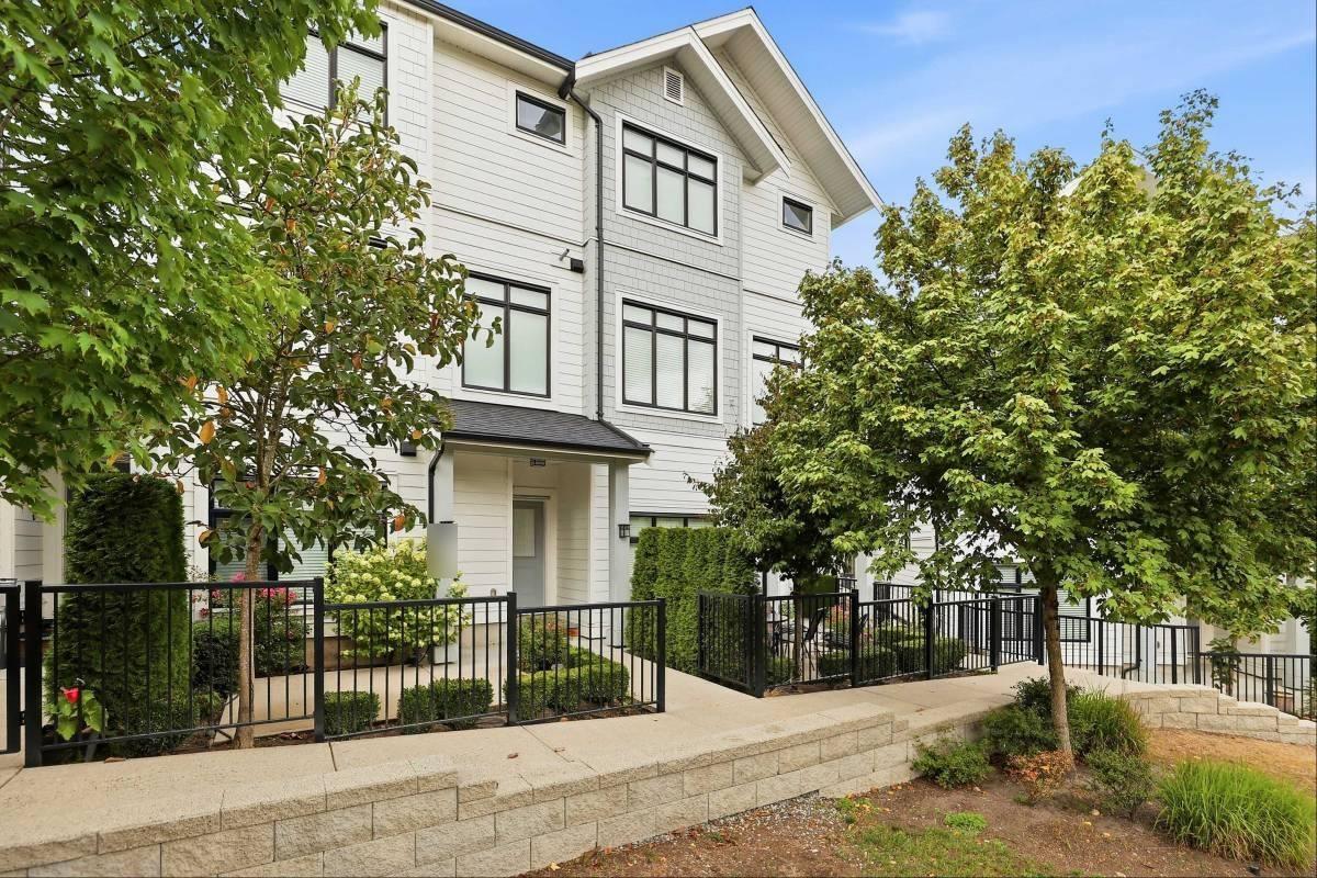 17557 100 AVENUE, Surrey — photo 1