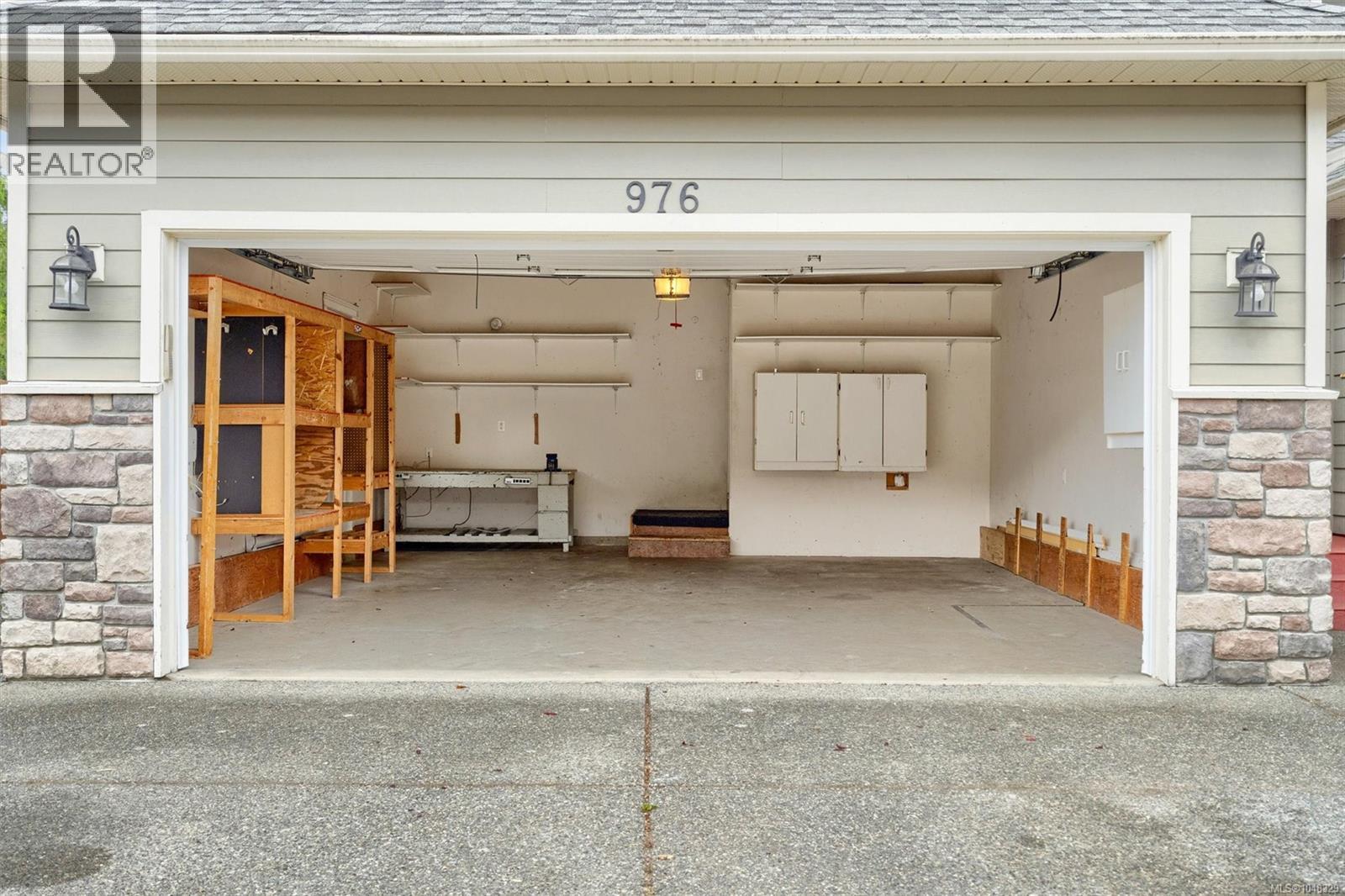 976 Wild Blossom Crt - 35