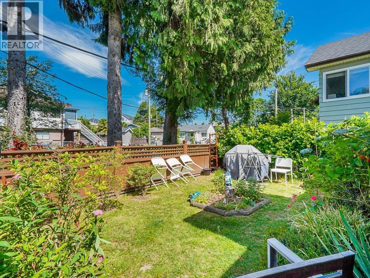 4702 CLARENDON Street, Vancouver, British Columbia, V5R3J1, Vancouver, British Columbia — photo 3 of 5
