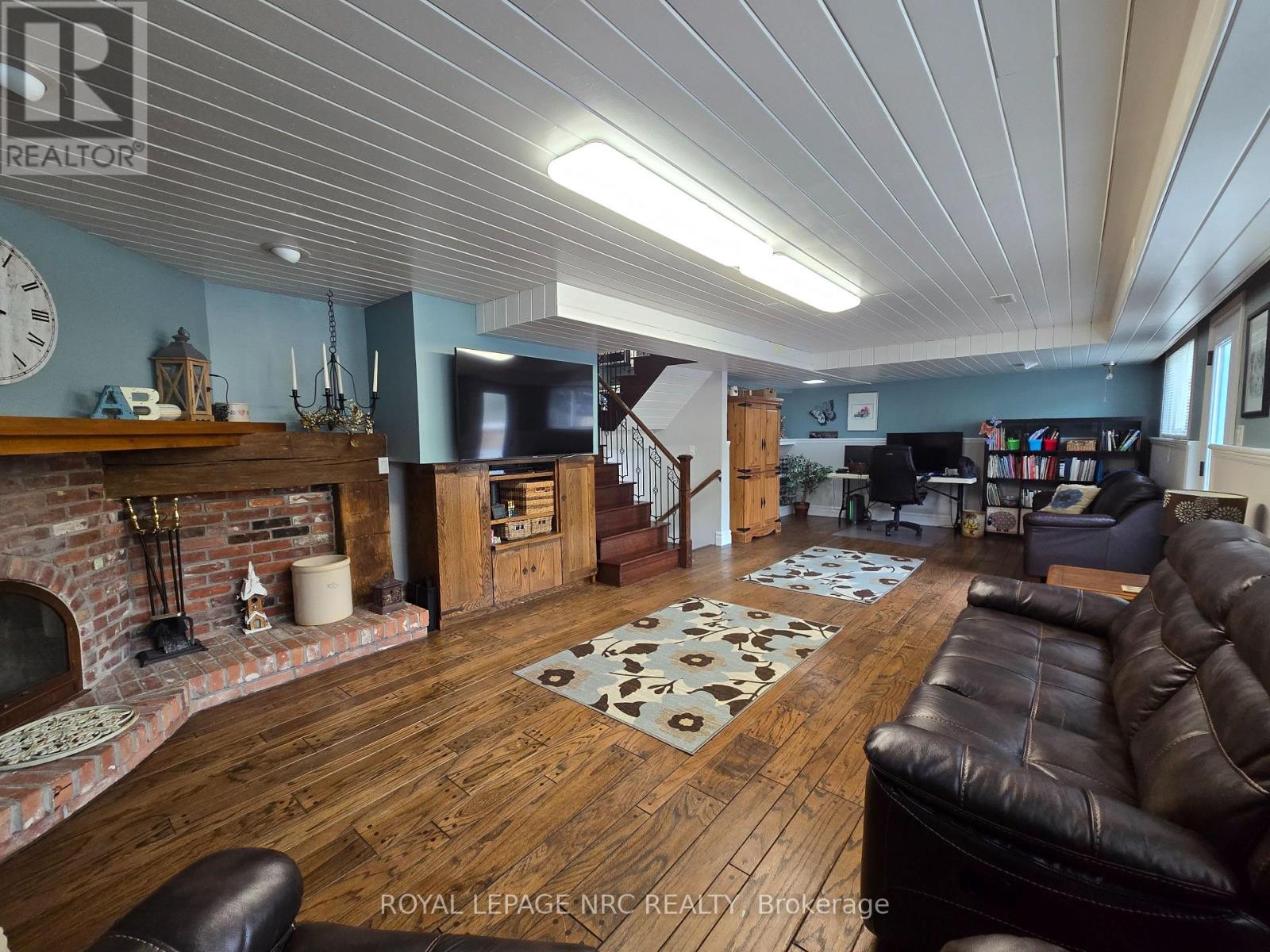 18 DEANNA CRESCENT - 22