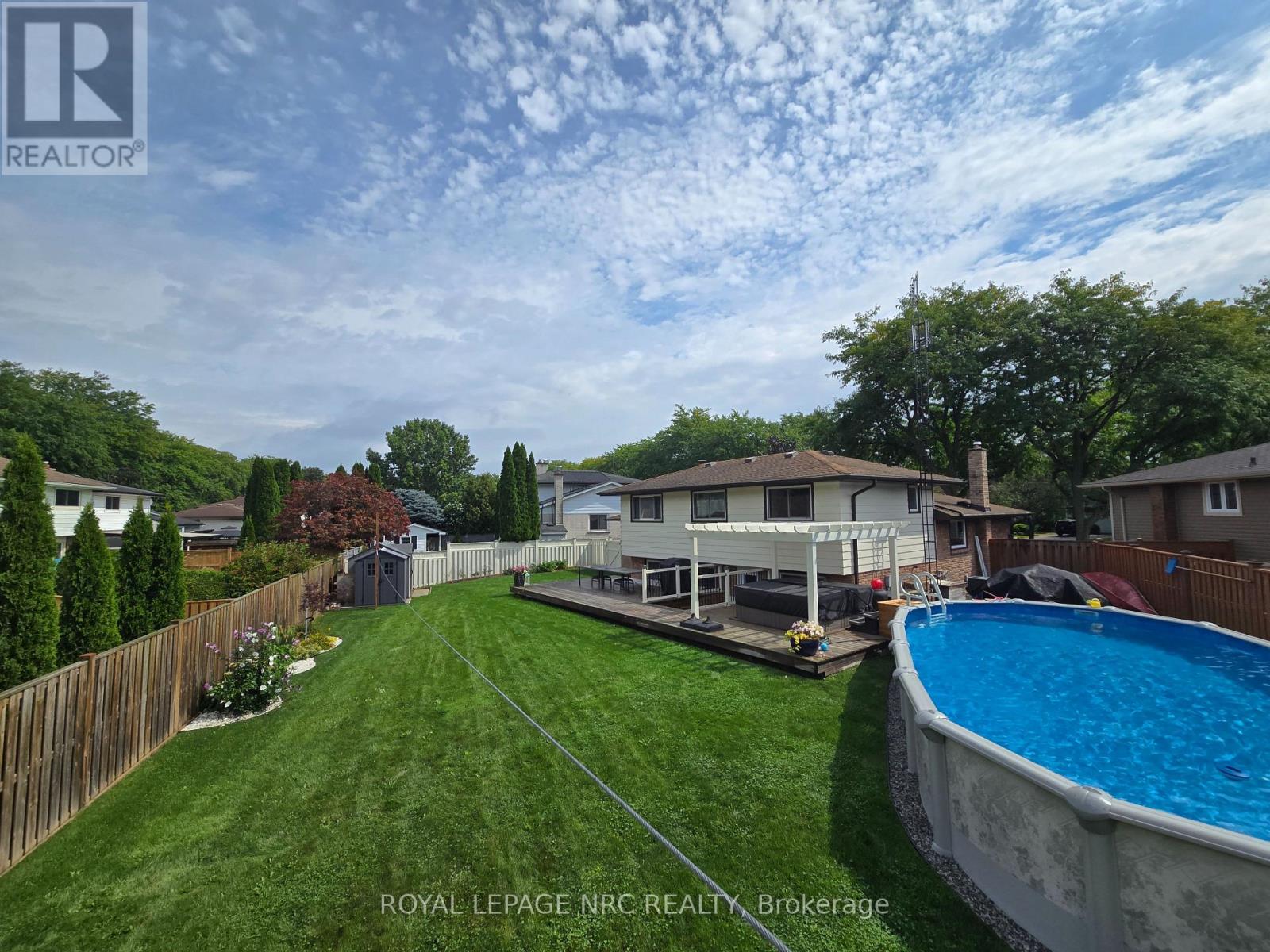 18 DEANNA CRESCENT - 28