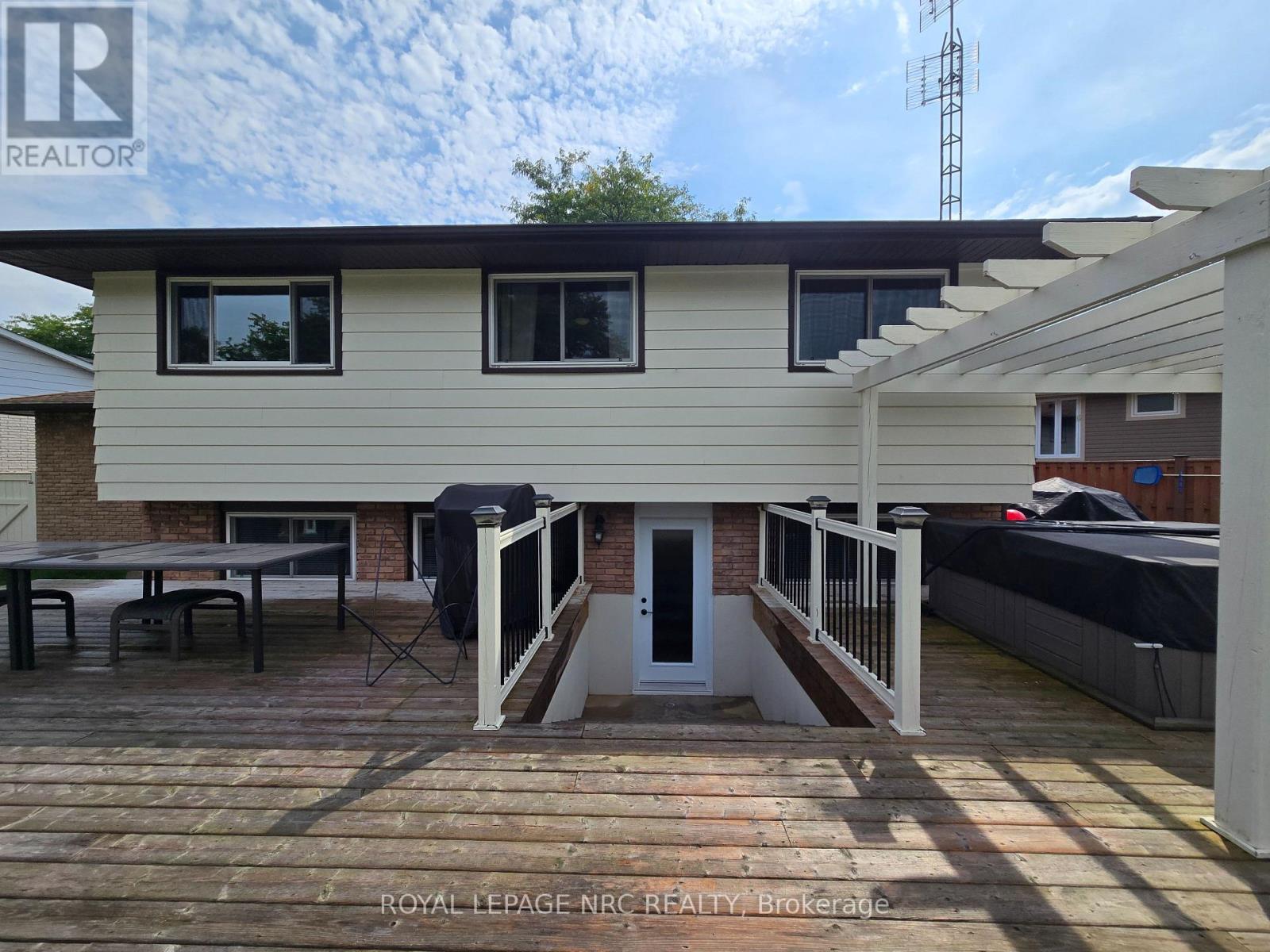 18 DEANNA CRESCENT - 33
