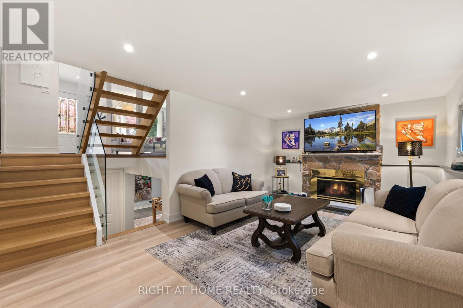 262 YORKSHIRE DRIVE - Image 21