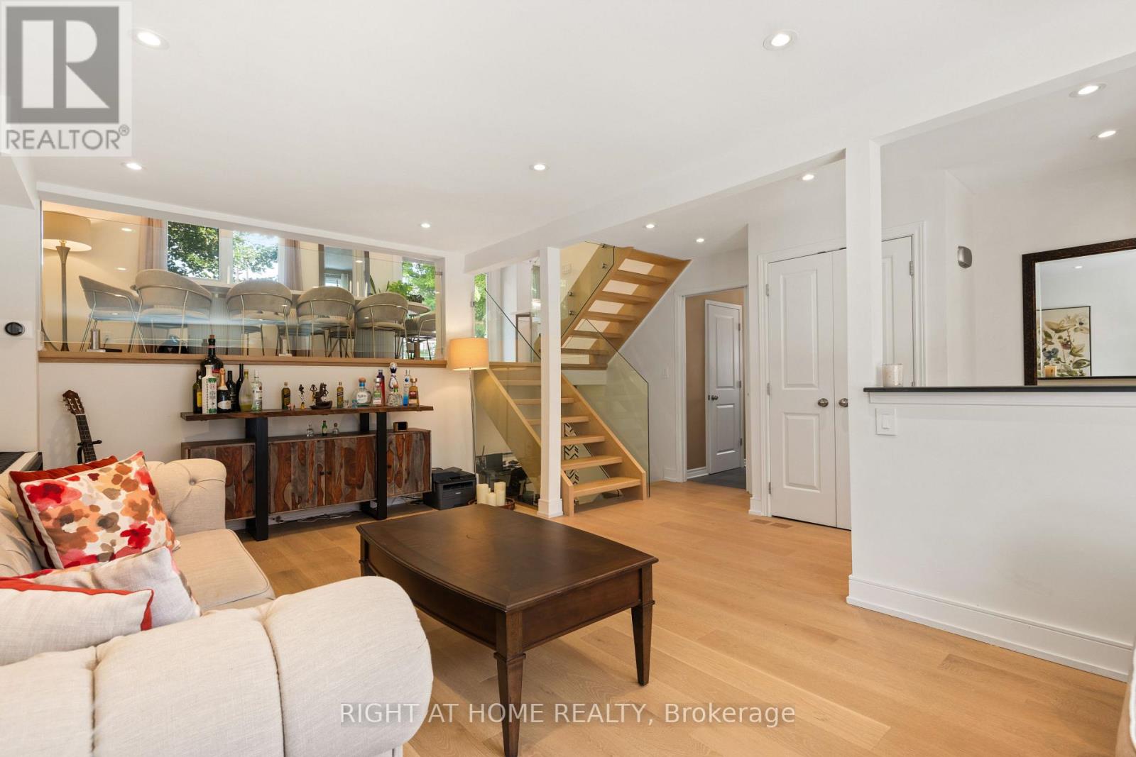 262 YORKSHIRE DRIVE - Image 6