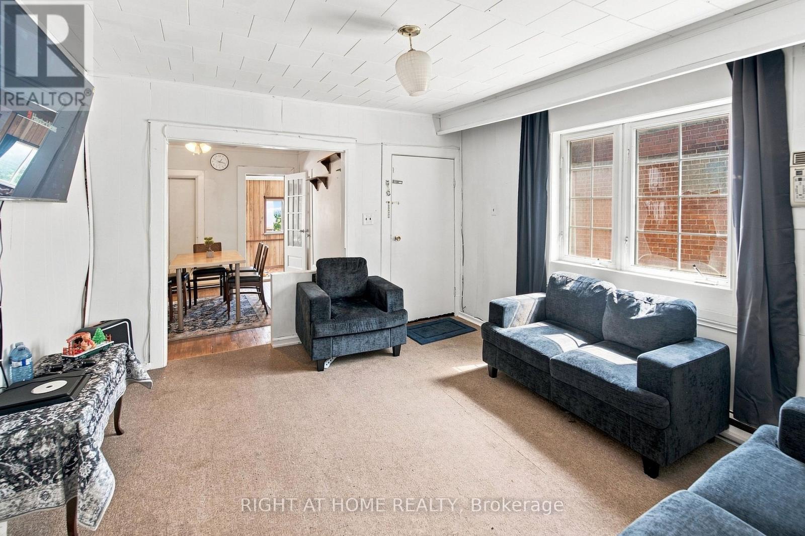 17 LAIDLAW ST STREET S - Image 17