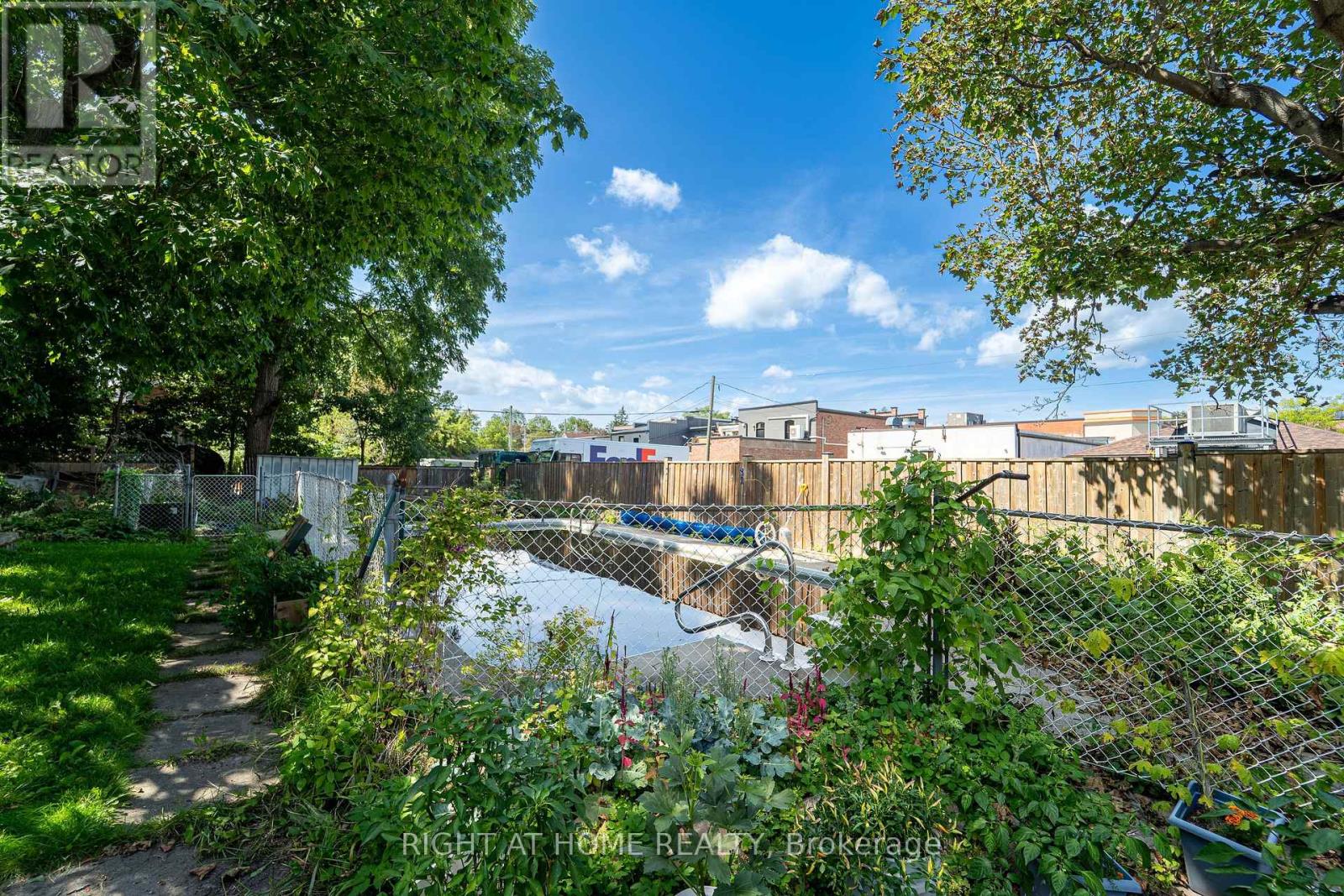 17 LAIDLAW ST STREET S - Image 28