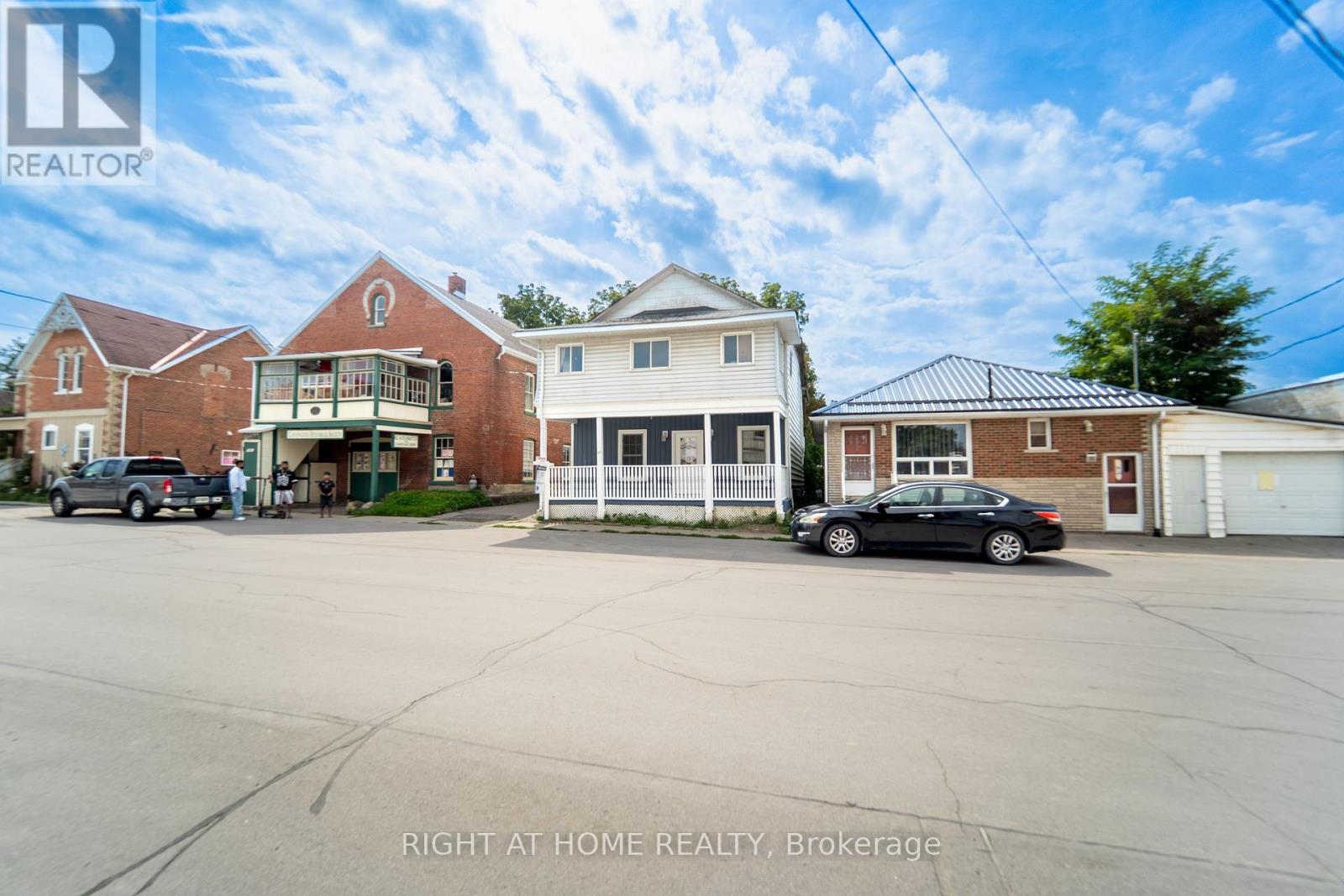 17 LAIDLAW ST STREET S - 3