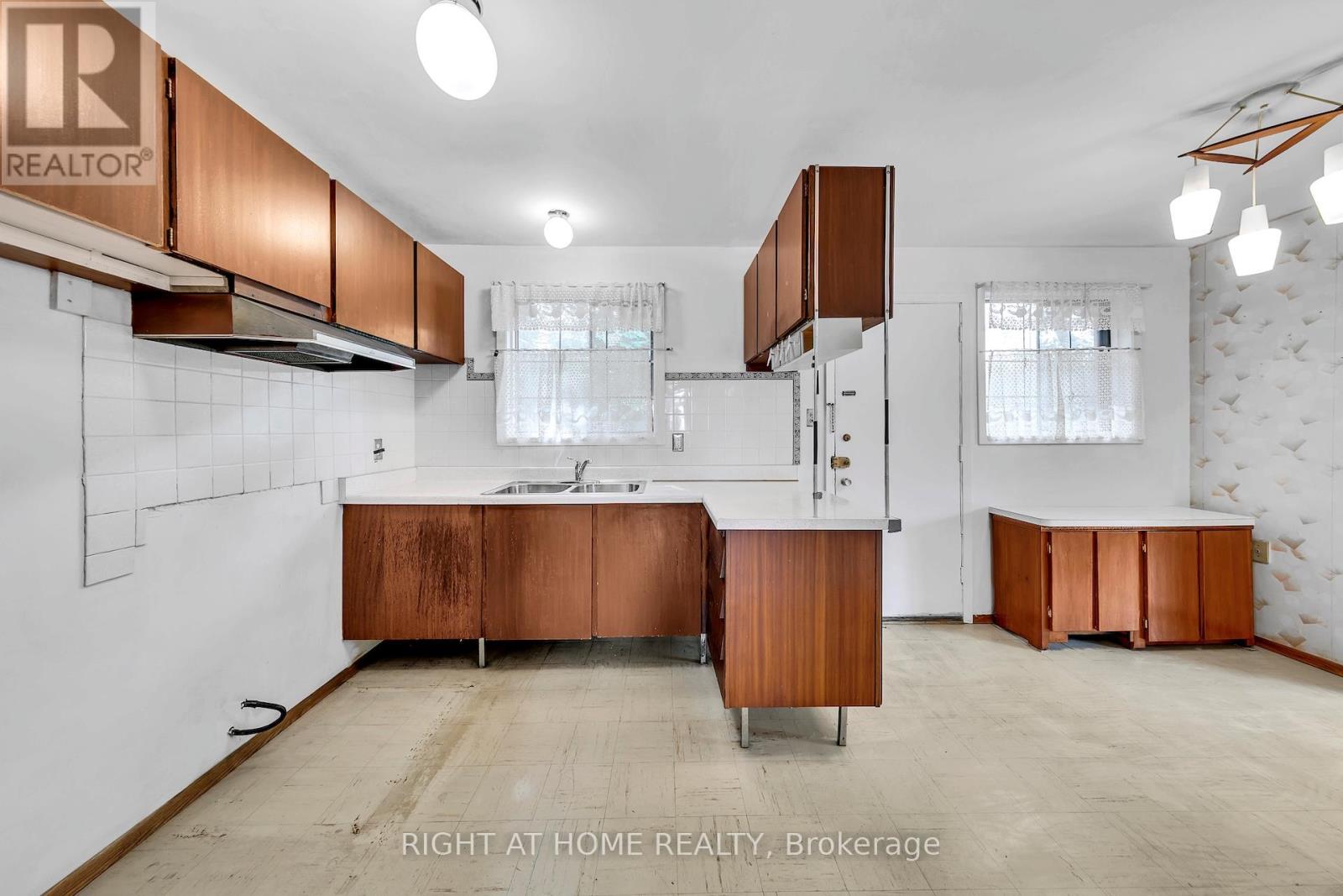 5 CLAREVILLE CRESCENT - 14