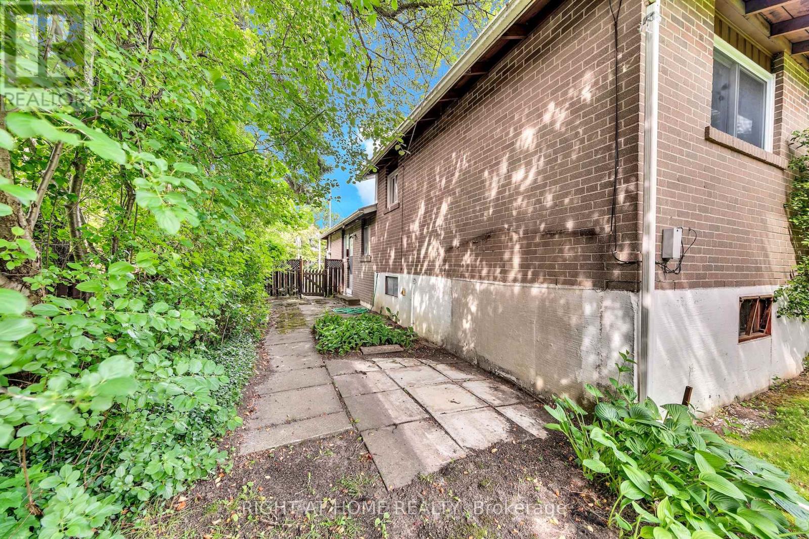 5 CLAREVILLE CRESCENT - 30