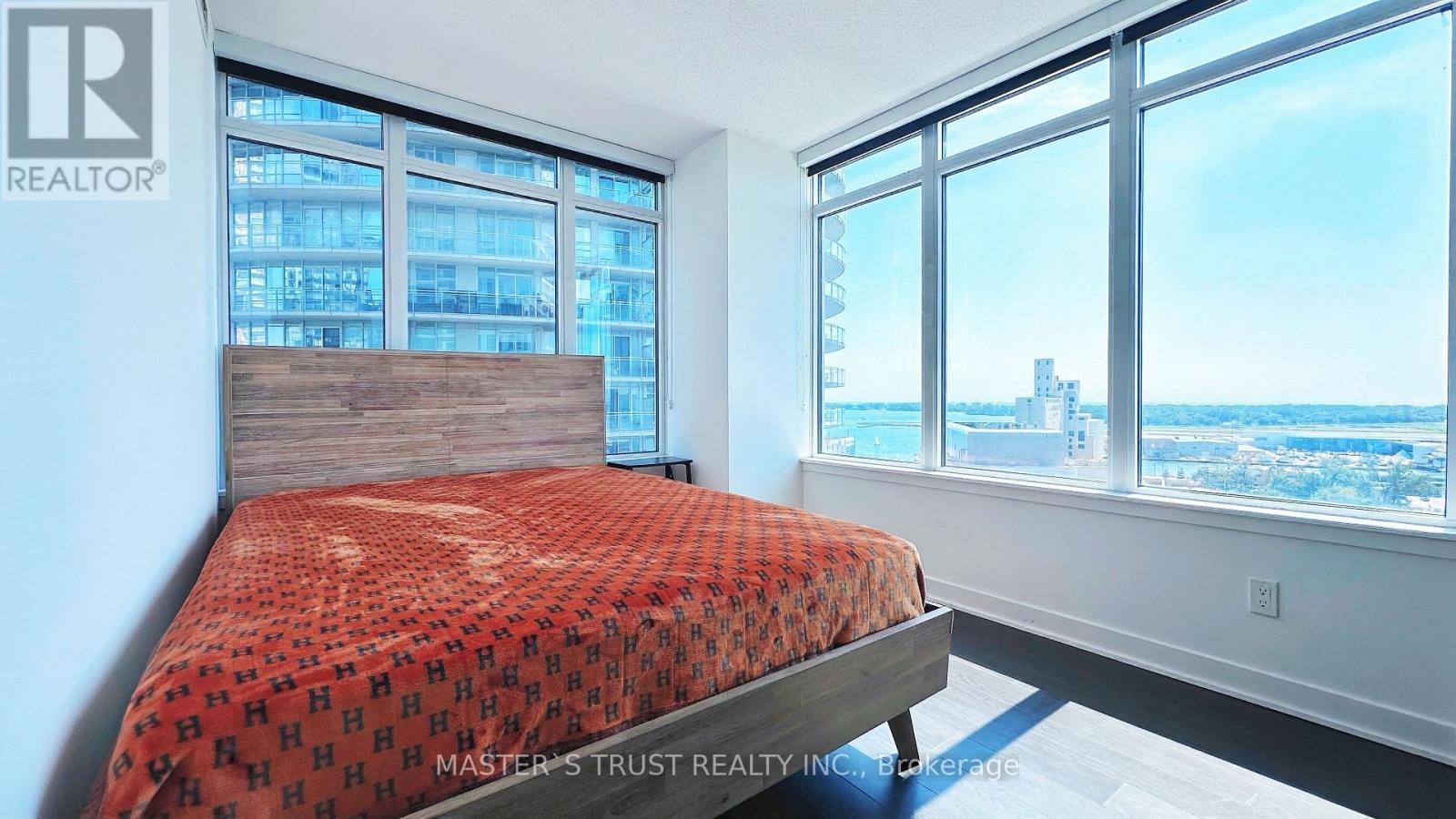 #1715 17 BATHURST STREET - 16