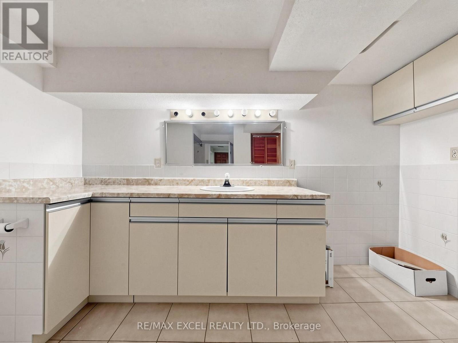 3 LOVEKIN GROVE - Image 41
