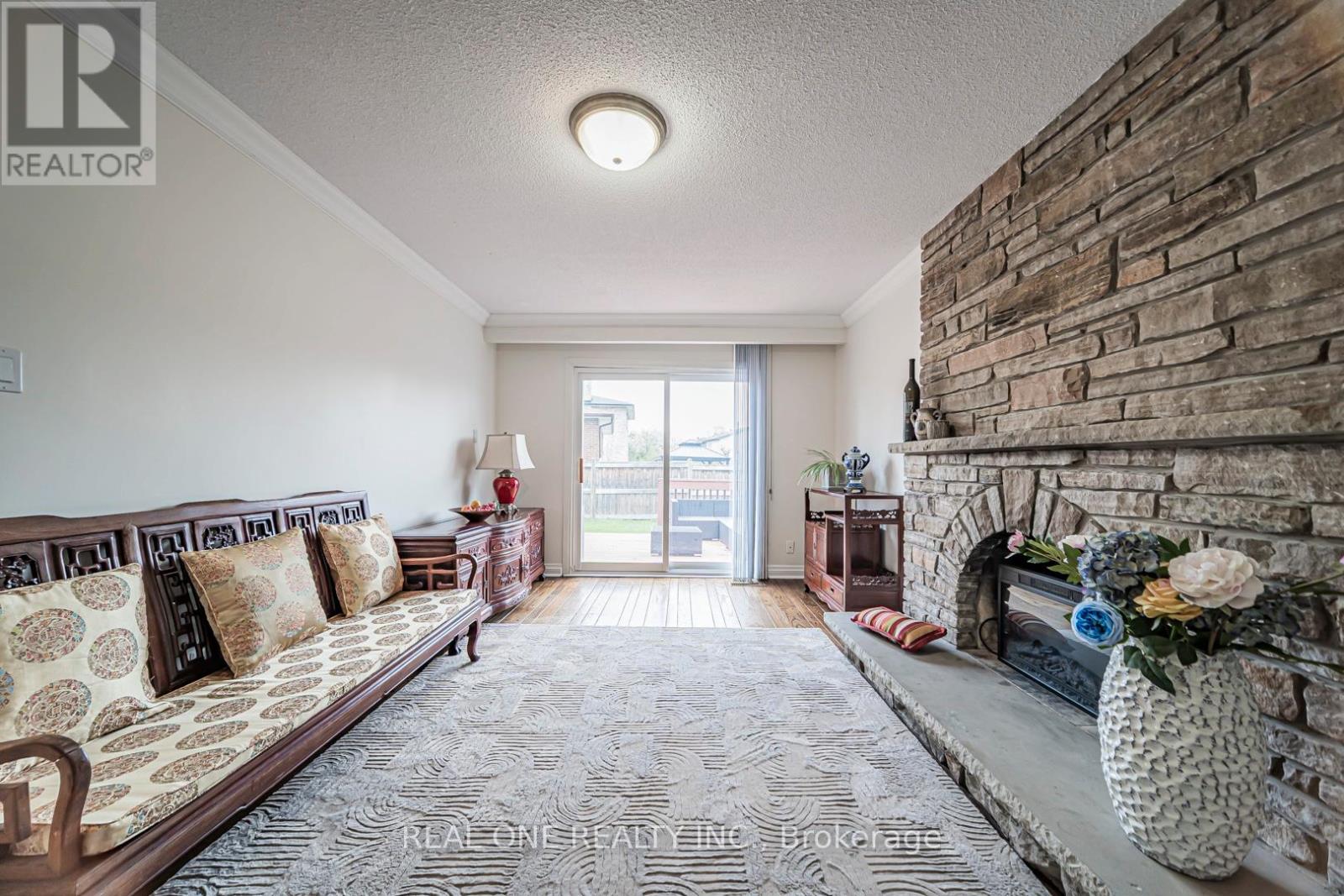 133 RISEBROUGH CIRCUIT - 15