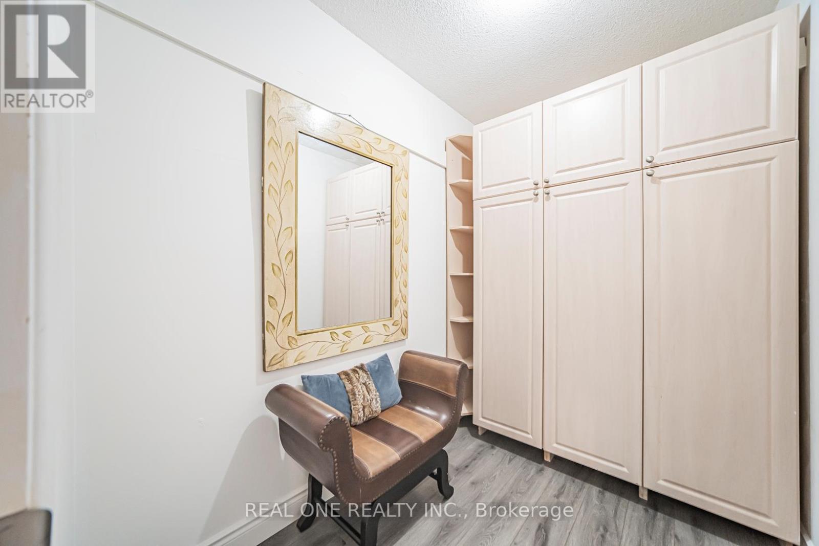 133 RISEBROUGH CIRCUIT - 26