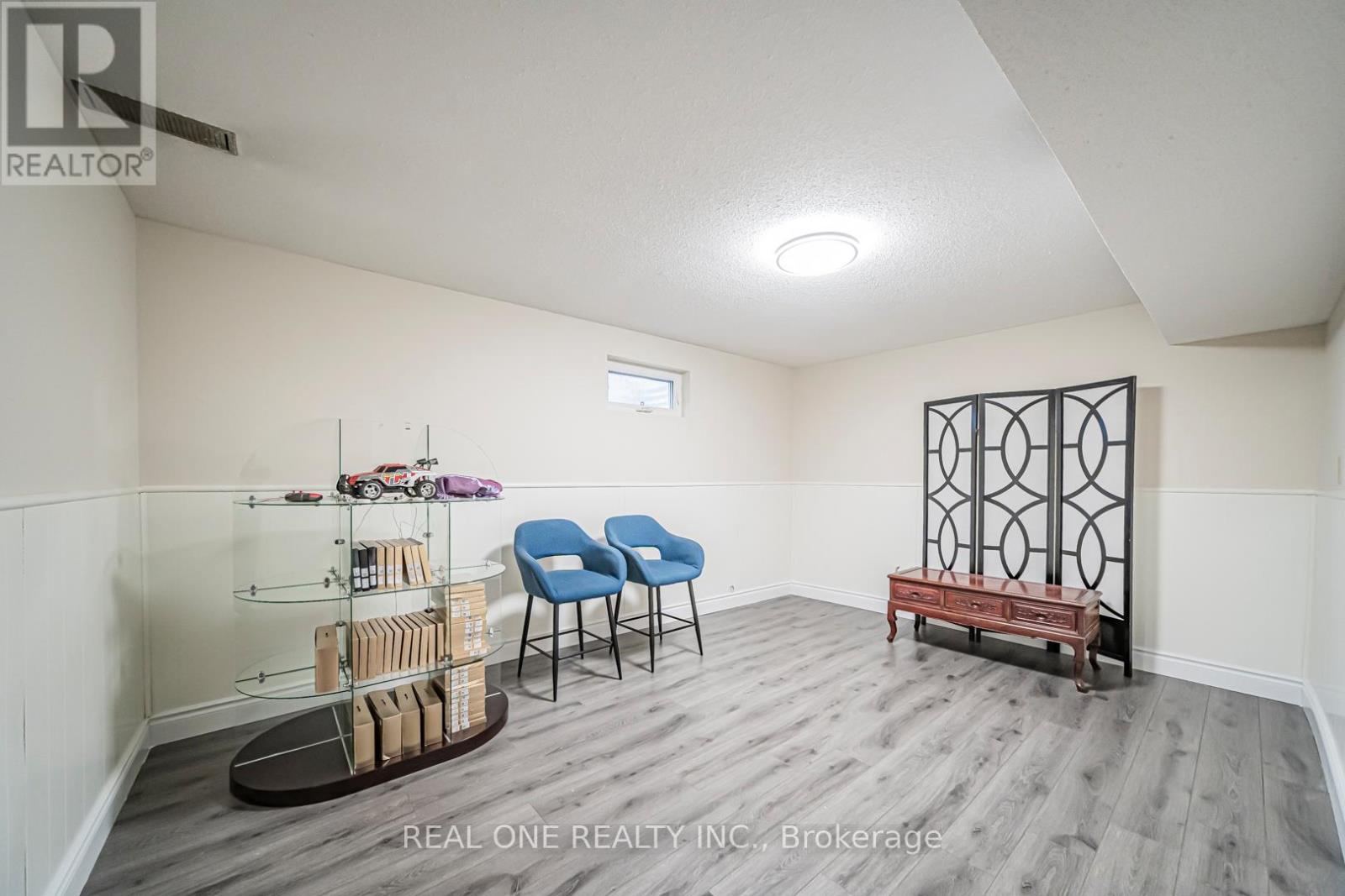 133 RISEBROUGH CIRCUIT - 38