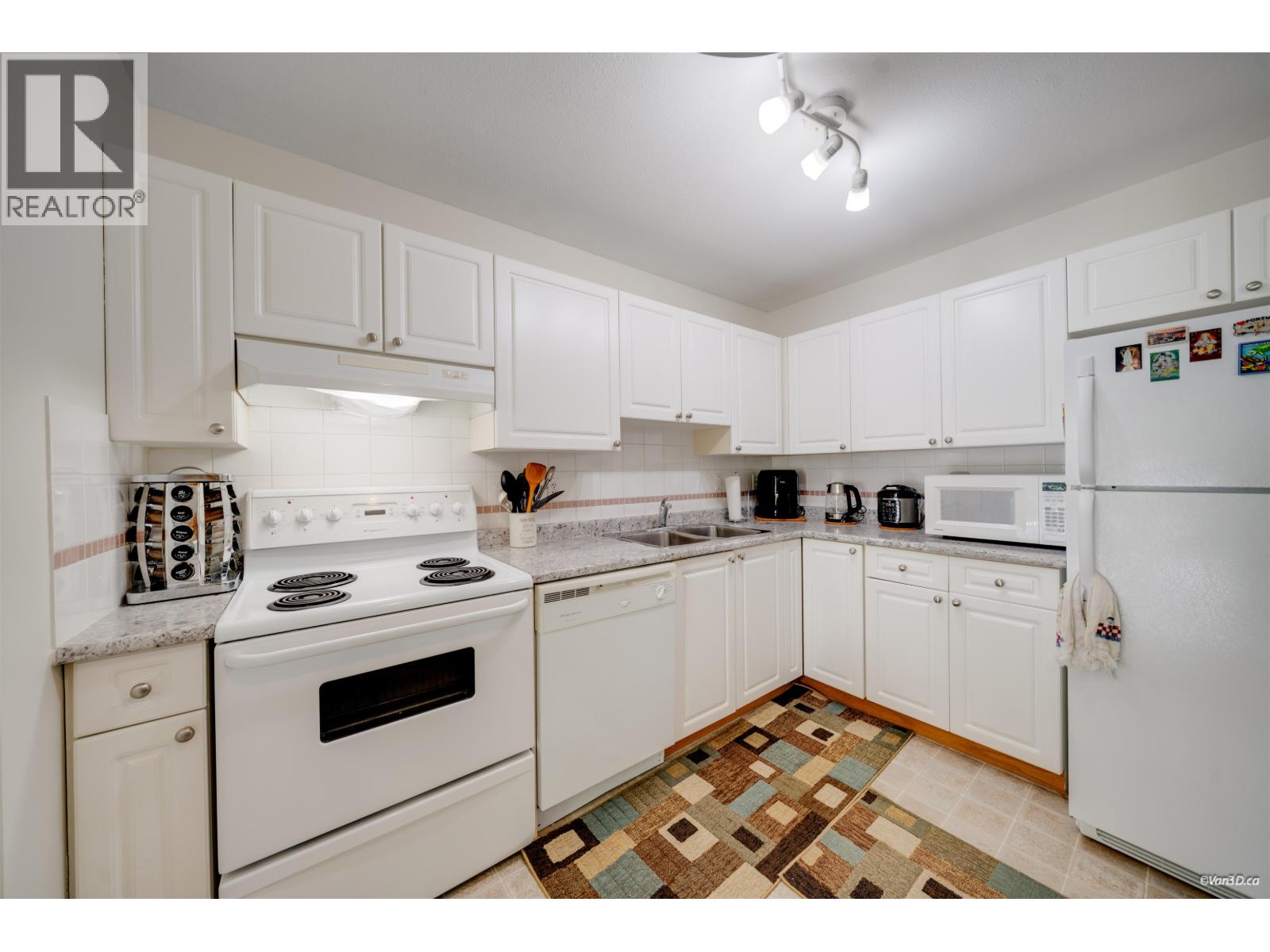 #817 1310 CARIBOO Street, New Westminster, British Columbia, V3M1X2, New Westminster, British Columbia — photo 4 of 5