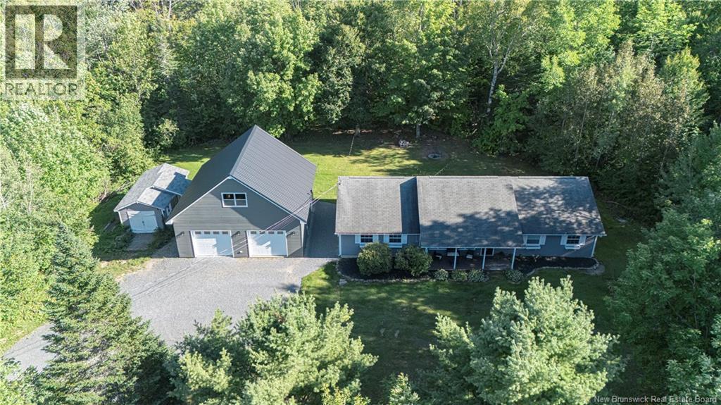 122 Fawn Crescent, Hanwell, New Brunswick, E3E1B5, Hanwell, New Brunswick — photo 2 of 5