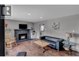Living room/Fireplace - 12 Mckinnon Drive, Chatham, ON N7M1B4 Photo 8