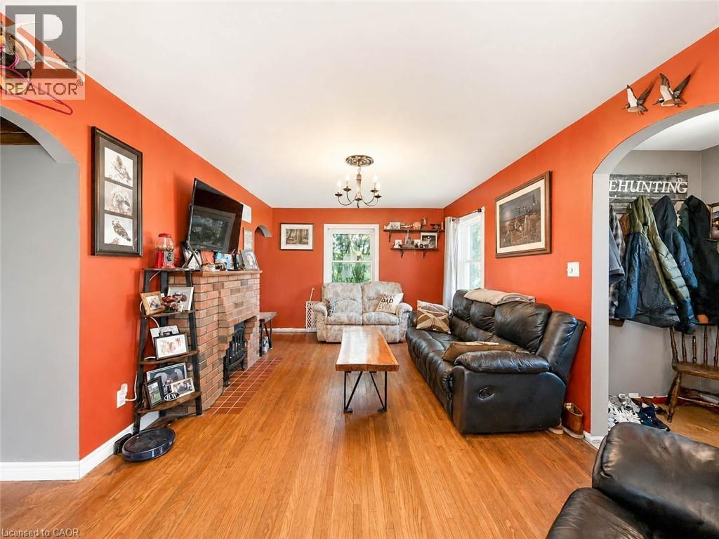 4 BAYGROVE Line - Image 29